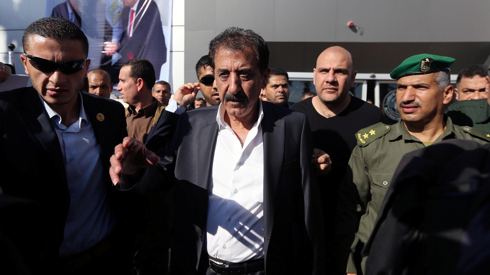 Le ministre de l'Autorité palestinienne responsable des frontières Nazmi Mhana, arrive à Rafah pour assister à une cérémonie de remise des postes-frontière.