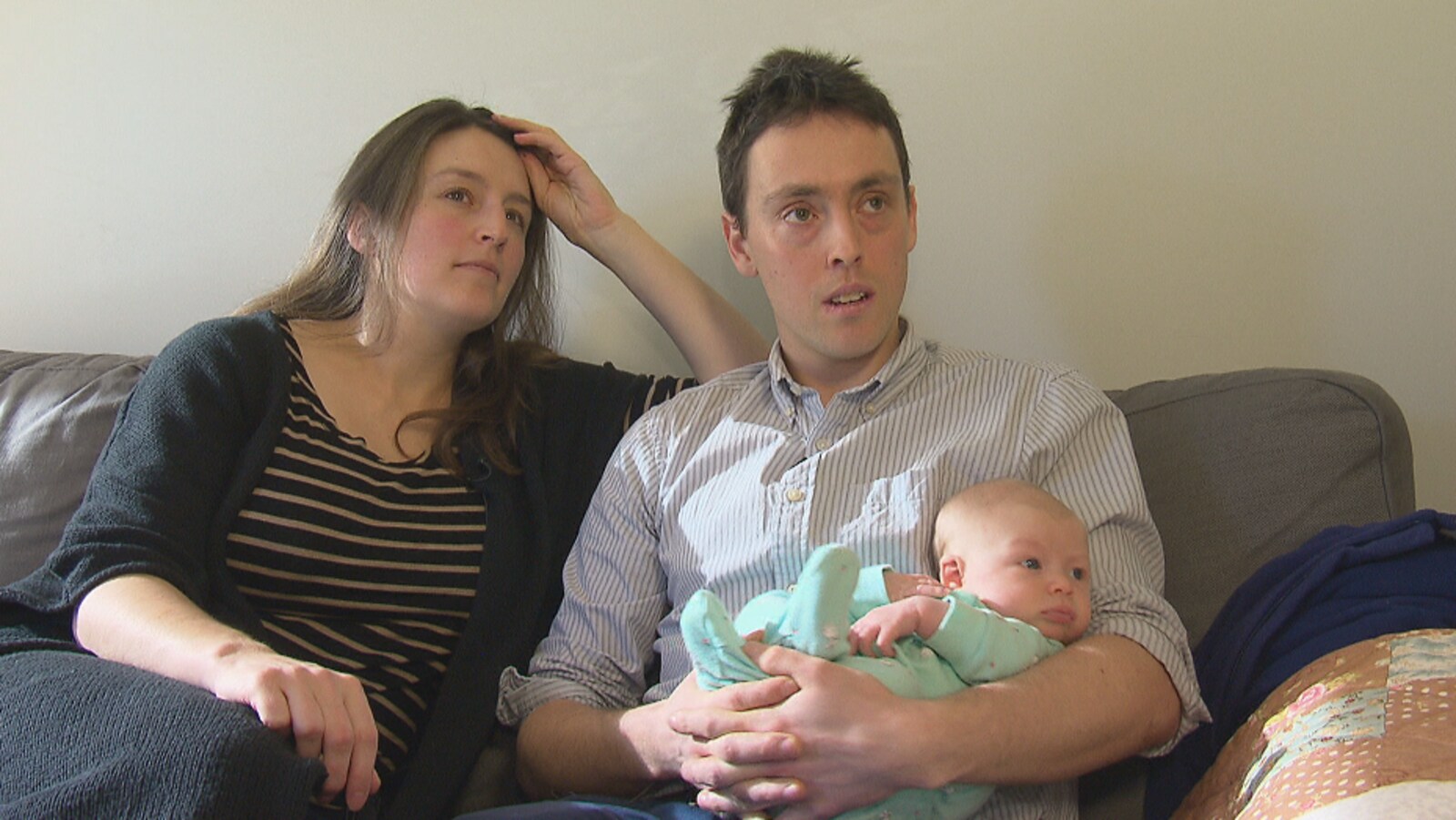 Tessa Wilson-Ewing, Gabriel Arsenault et leur petite fille Éloïse se battent pour garder leur appartement à Moncton.