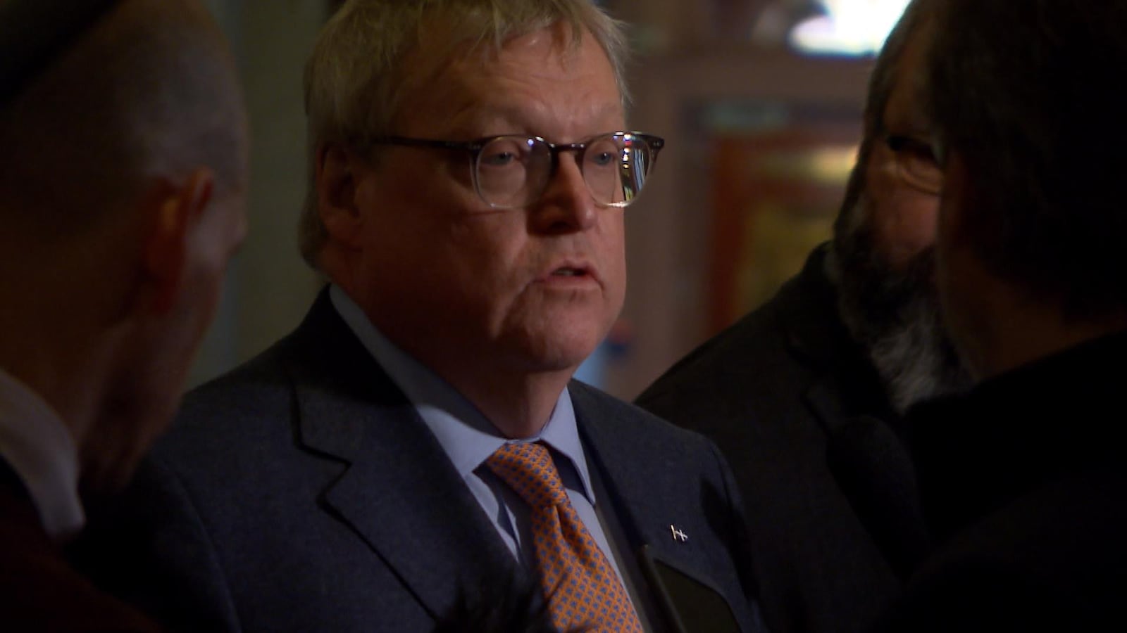Gaétan Barrette lors d'une mêlée de presse à l'Assemblée nationale, mardi.