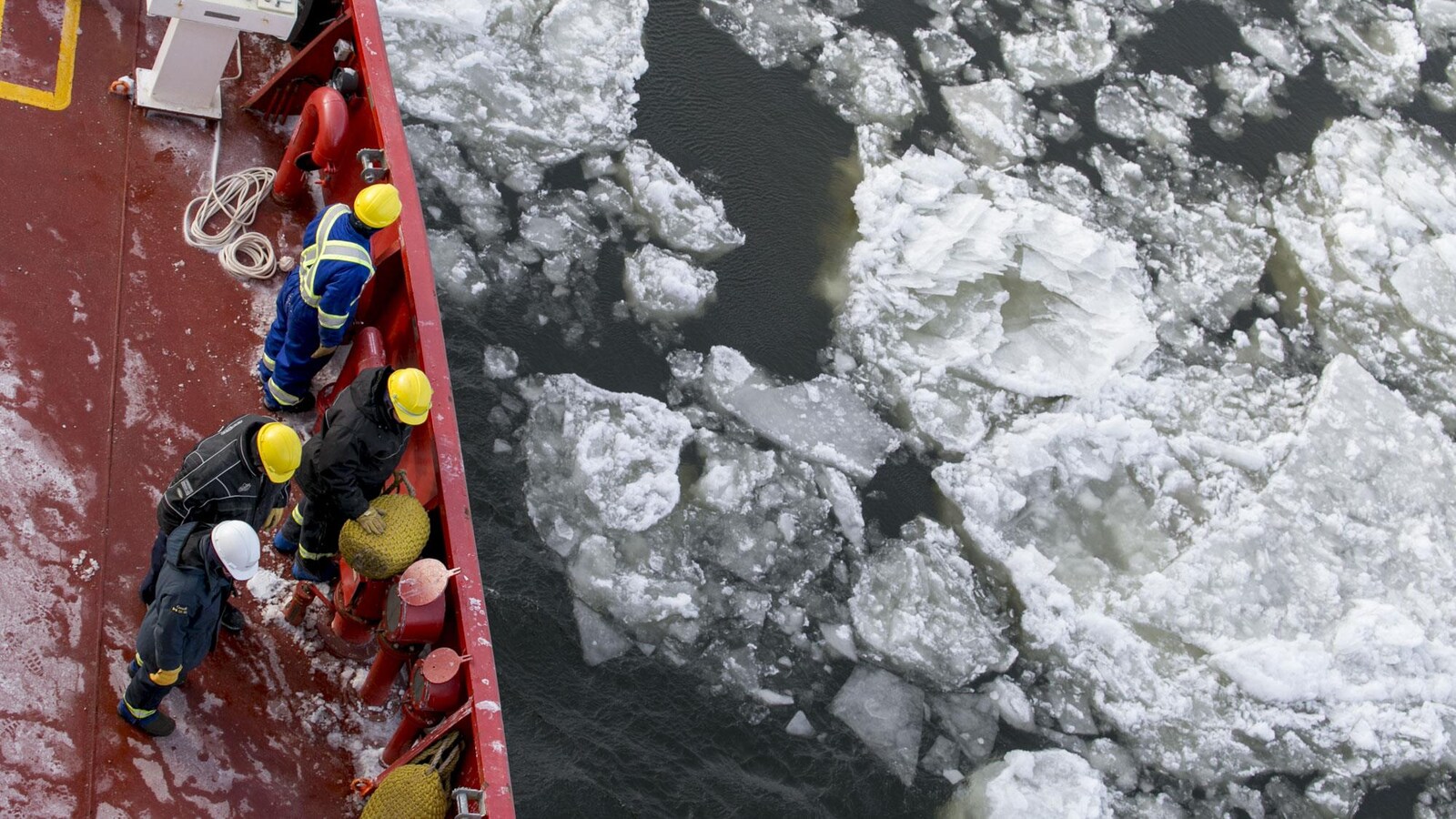 Le brise-glace NGCC Des Groseilliers, de la Garde côtière du Canada.