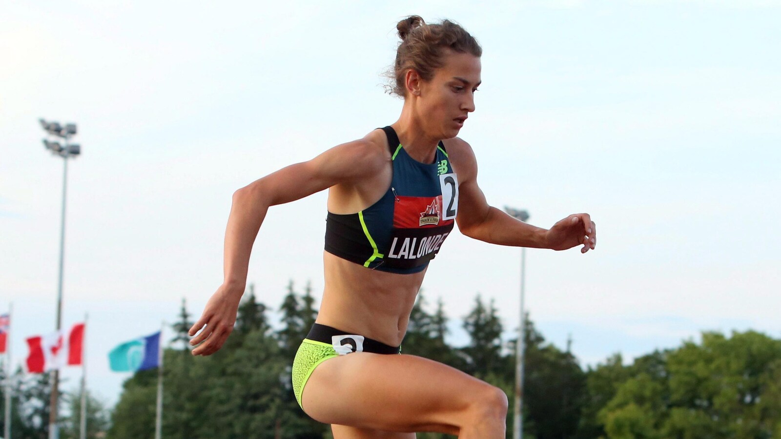 Geneviève Lalonde cours le 3000 m steeple.