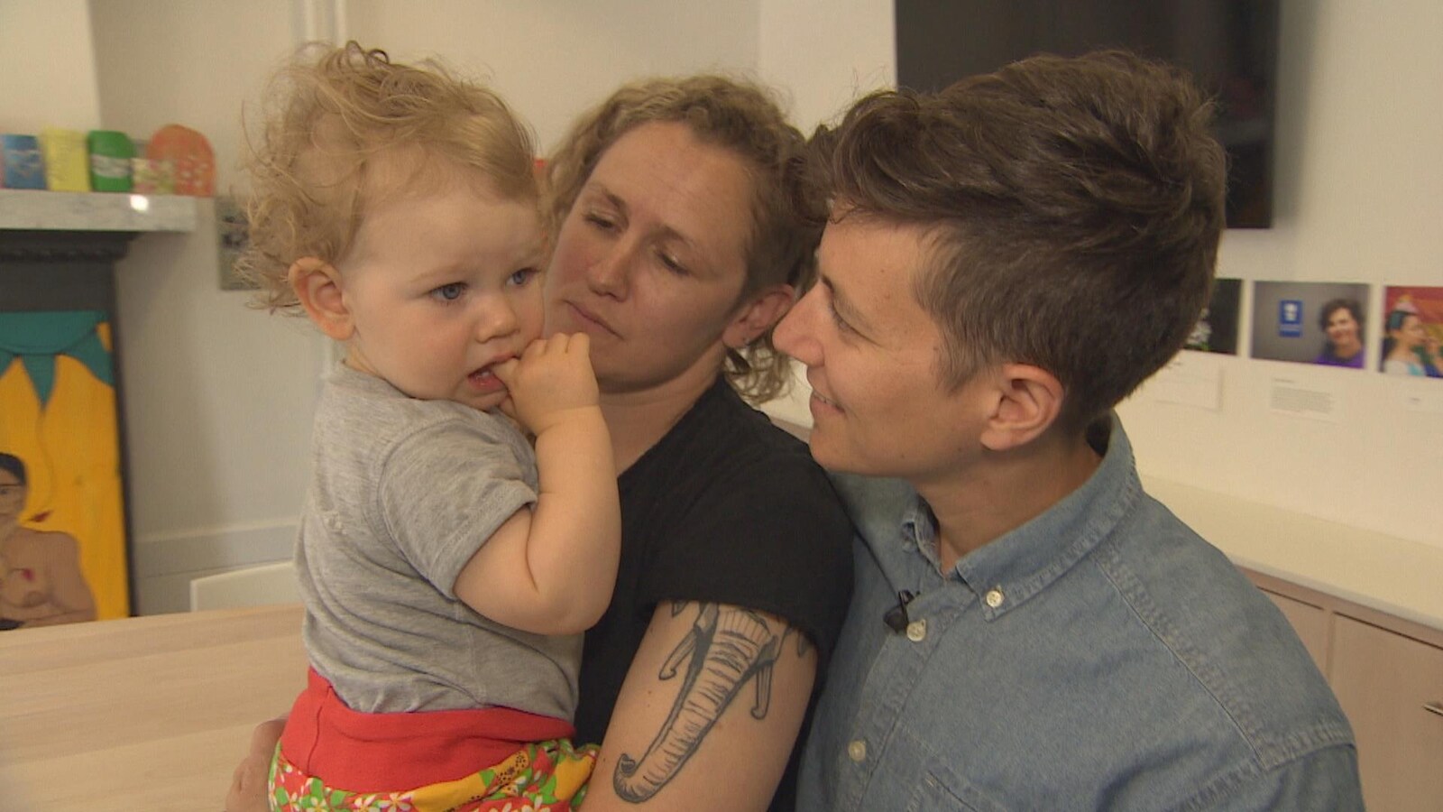 Un enfant et deux parents