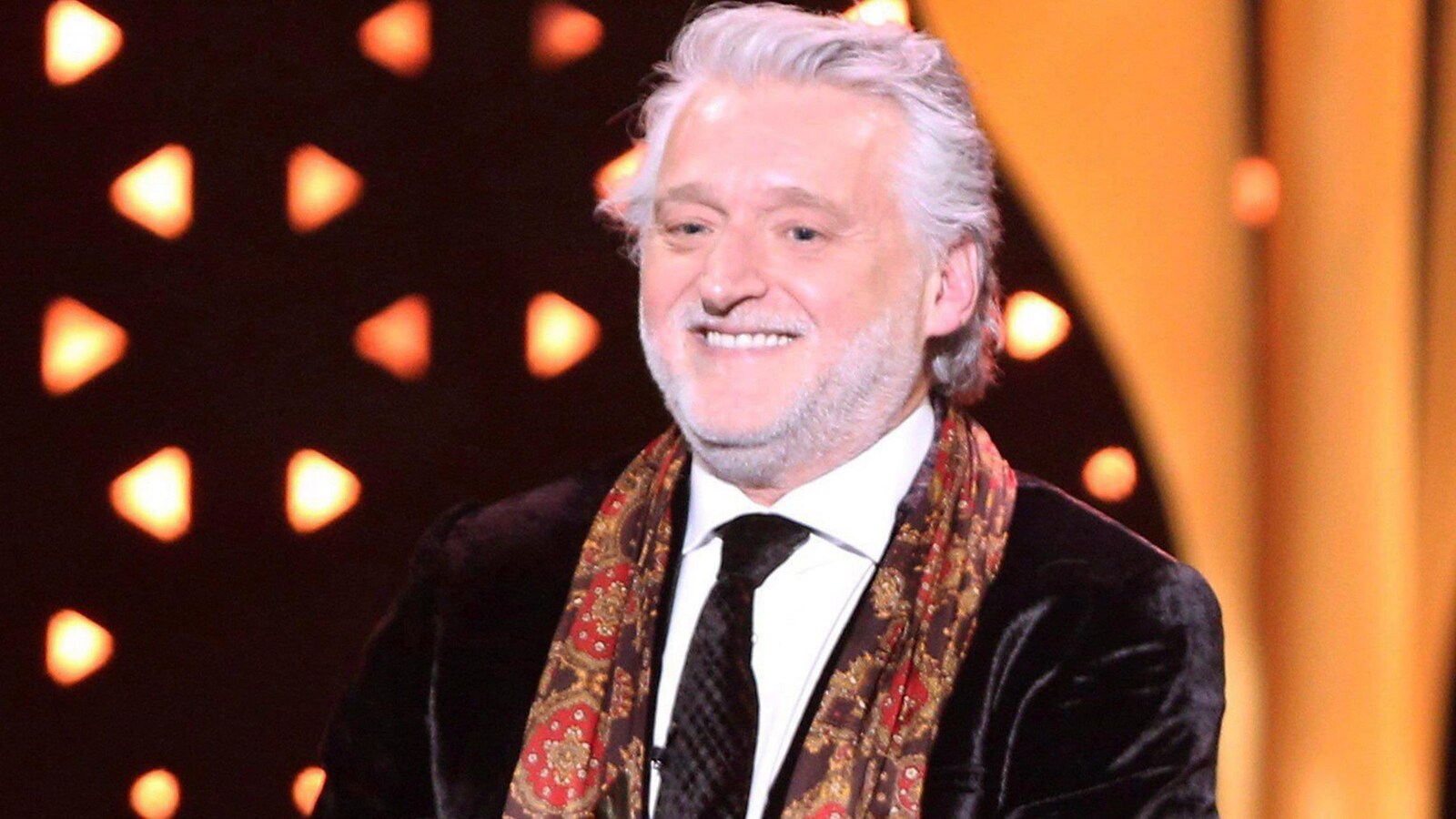 Gilbert Rozon sourit