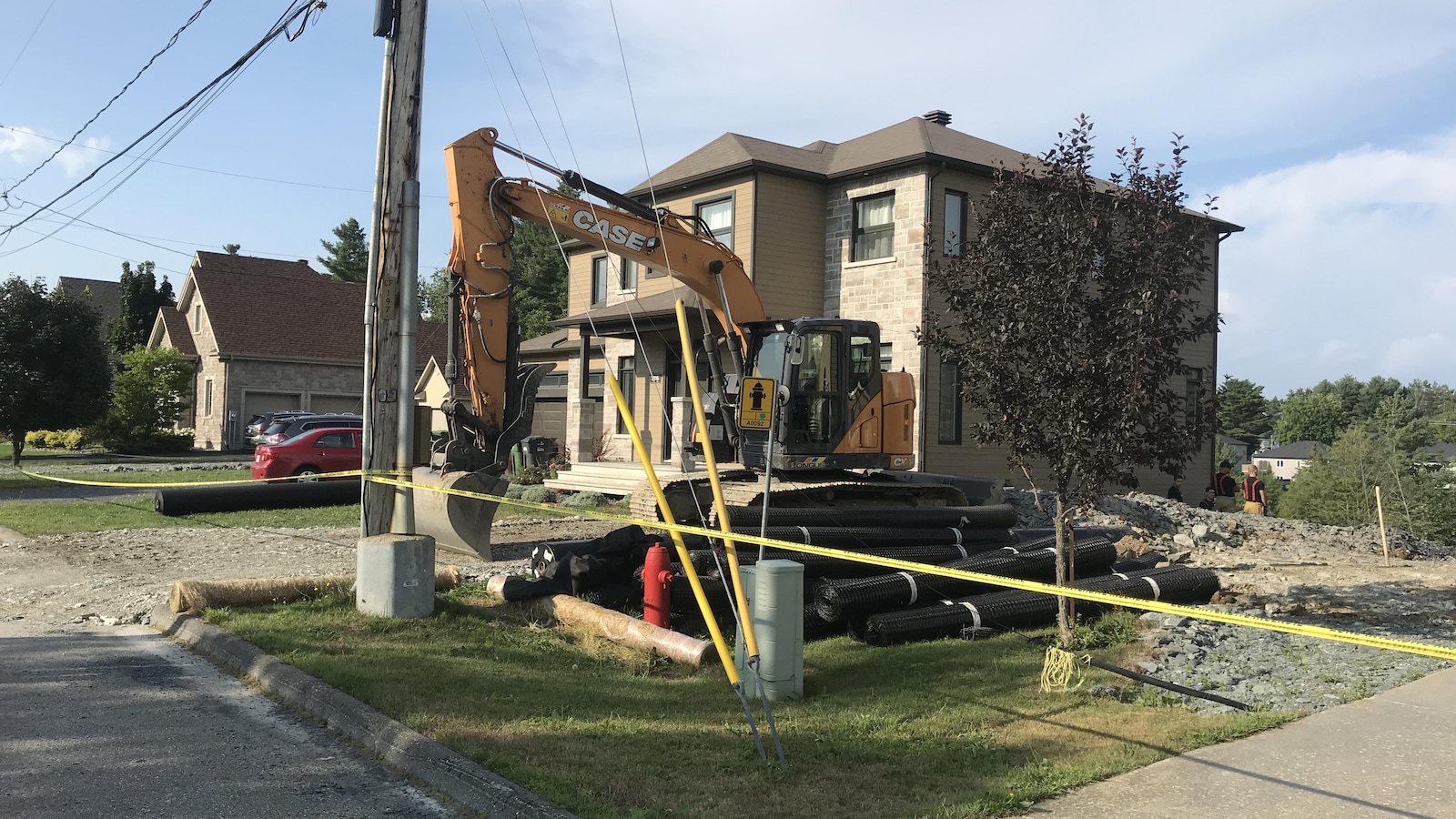 Une des deux résidences évacuées à Sherbrooke à la suite d'un glissement de terrain.