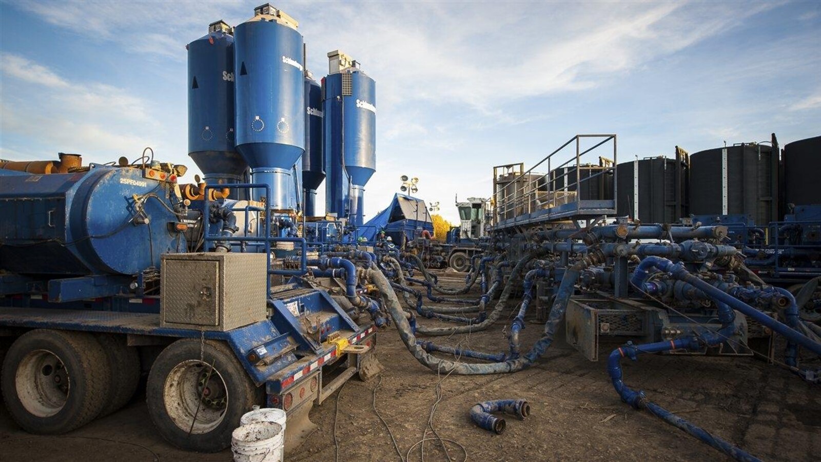 Photo d’un site de fracturation hydraulique à Dawson Creek dans le nord-est de la Colombie-Britannique.