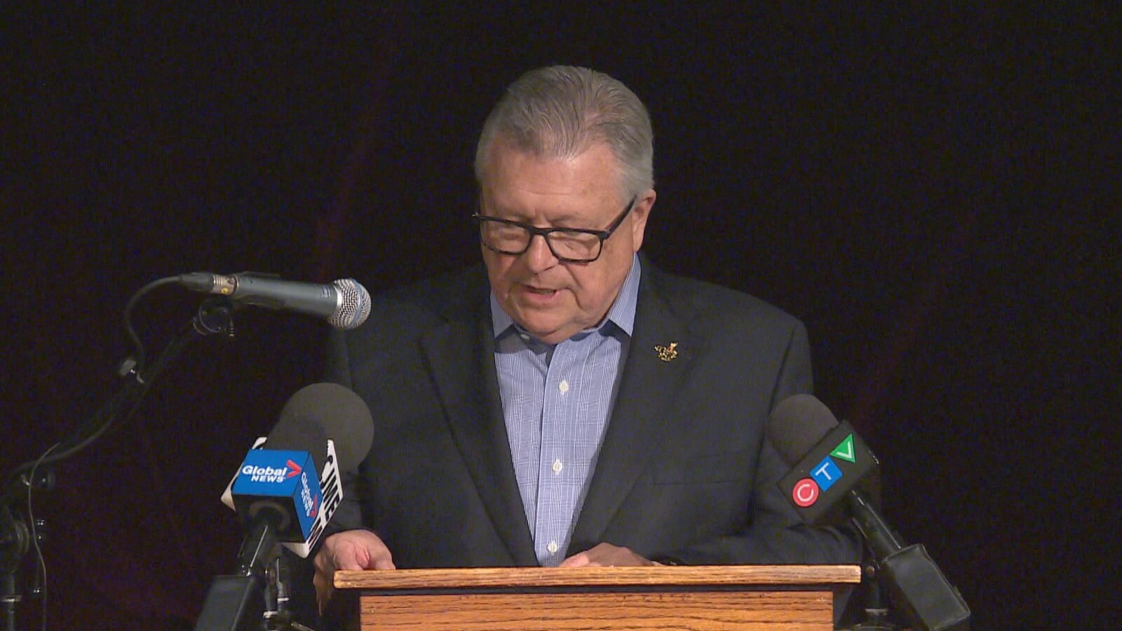 Le ministre Ralph Goodale, en conférence de presse.