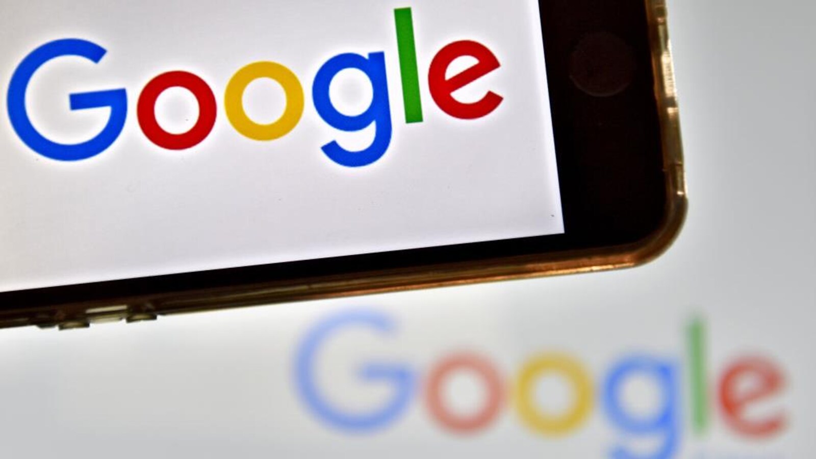 Le logo de Google apparaît sur un téléphone intelligent.