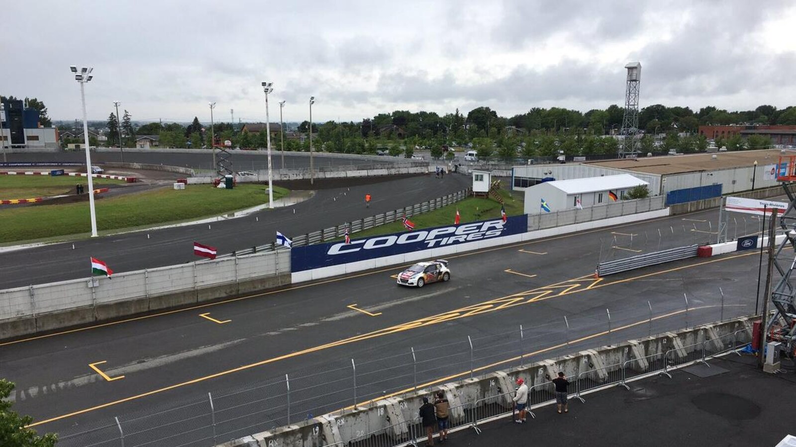 La pluie a entraîné certains délais dans les activités du Grand Prix de Trois-Rivières.