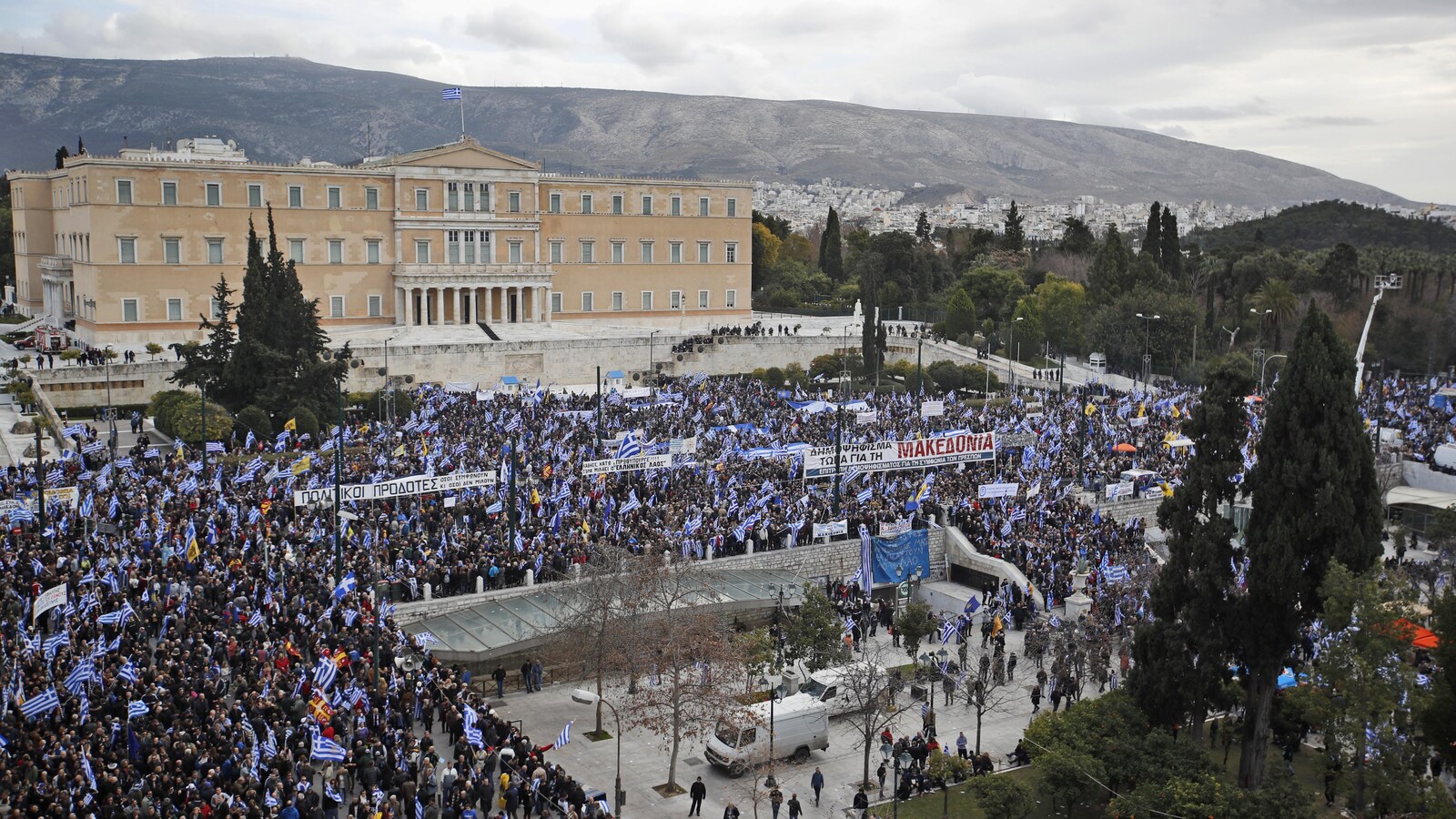 Des milliers de manifestants à Athènes