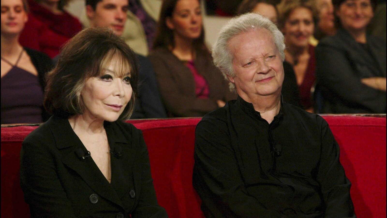 La chanteuse française Juliette Gréco et le pianiste Gérard Jouannest sur le plateau de Michel Drucker, en 2004