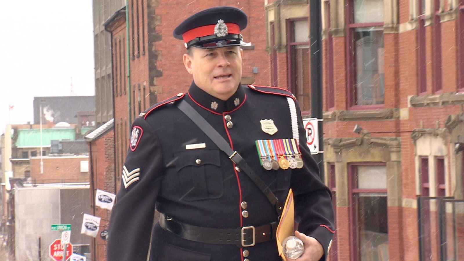 Le sergent Greg Oram lors de son arrivée au palais de justice de Saint-Jean.