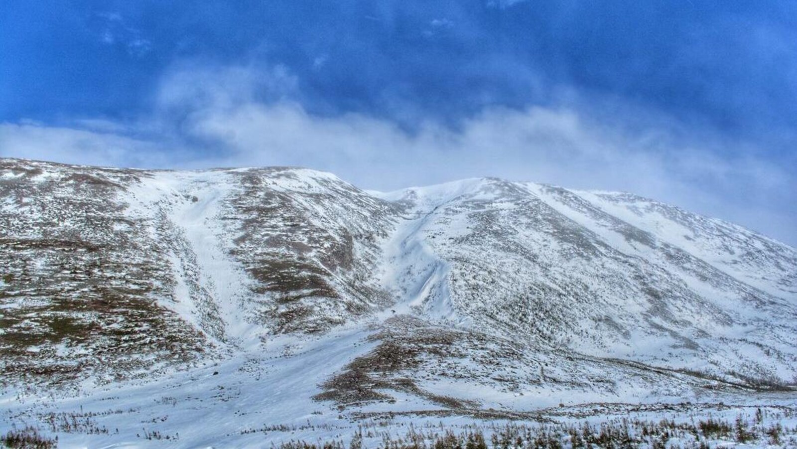Le mont Gros-Morne enneigé