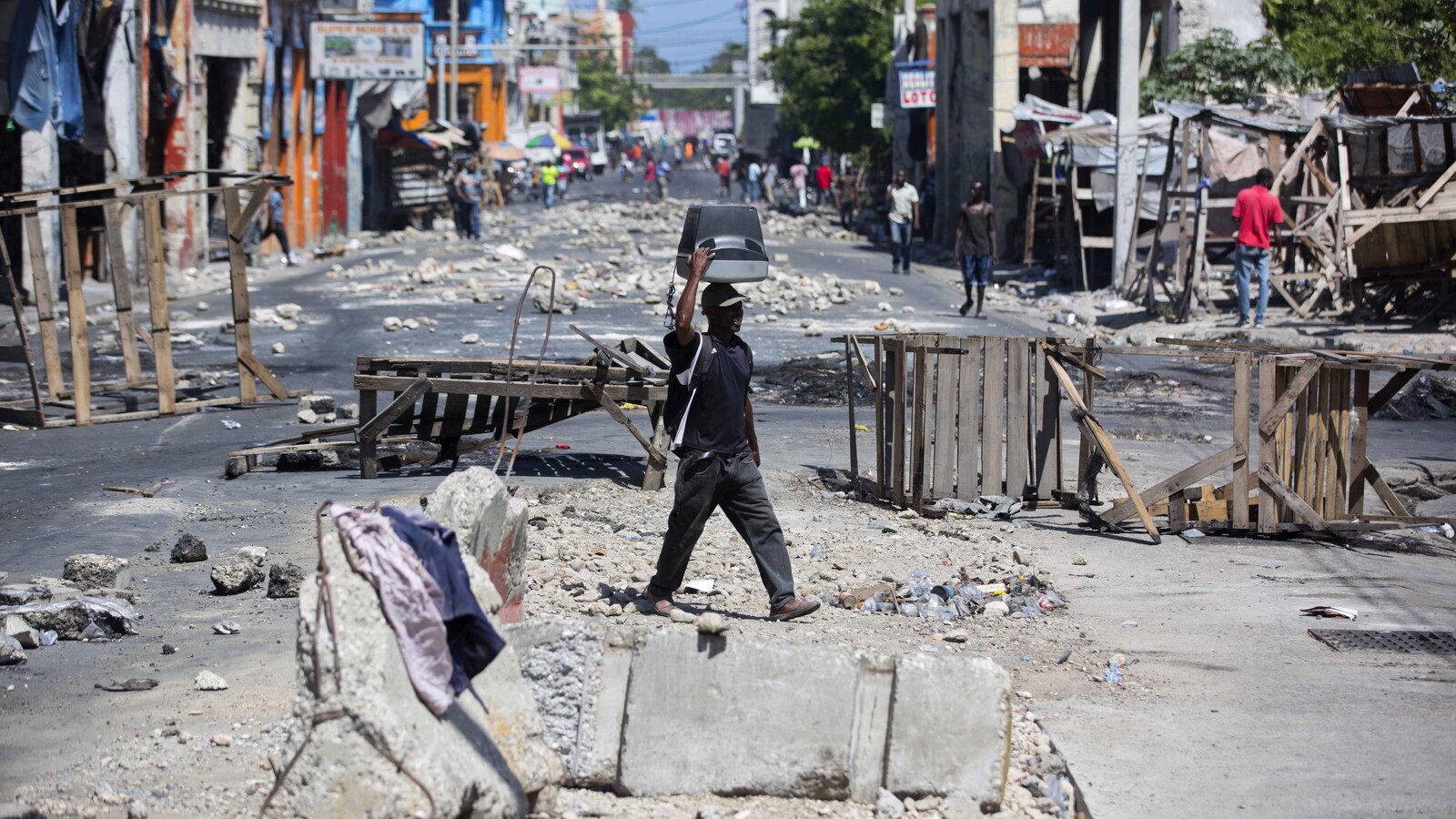 Une rue de la capitale Port-au-Prince lundi, où règne un calme relatif.