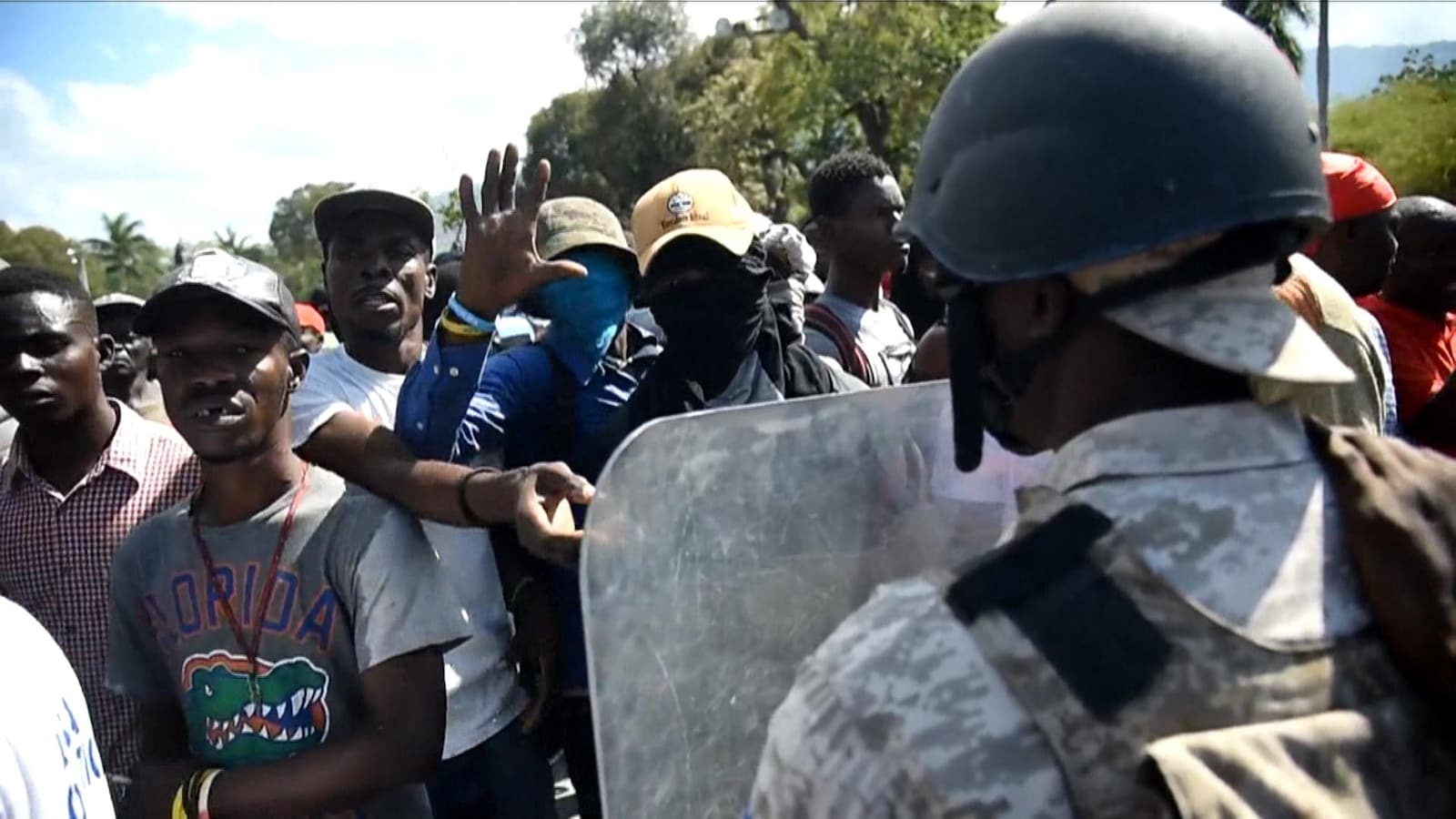 Des manifestants réclament la démission du président haïtien Jovenel Moïse.
