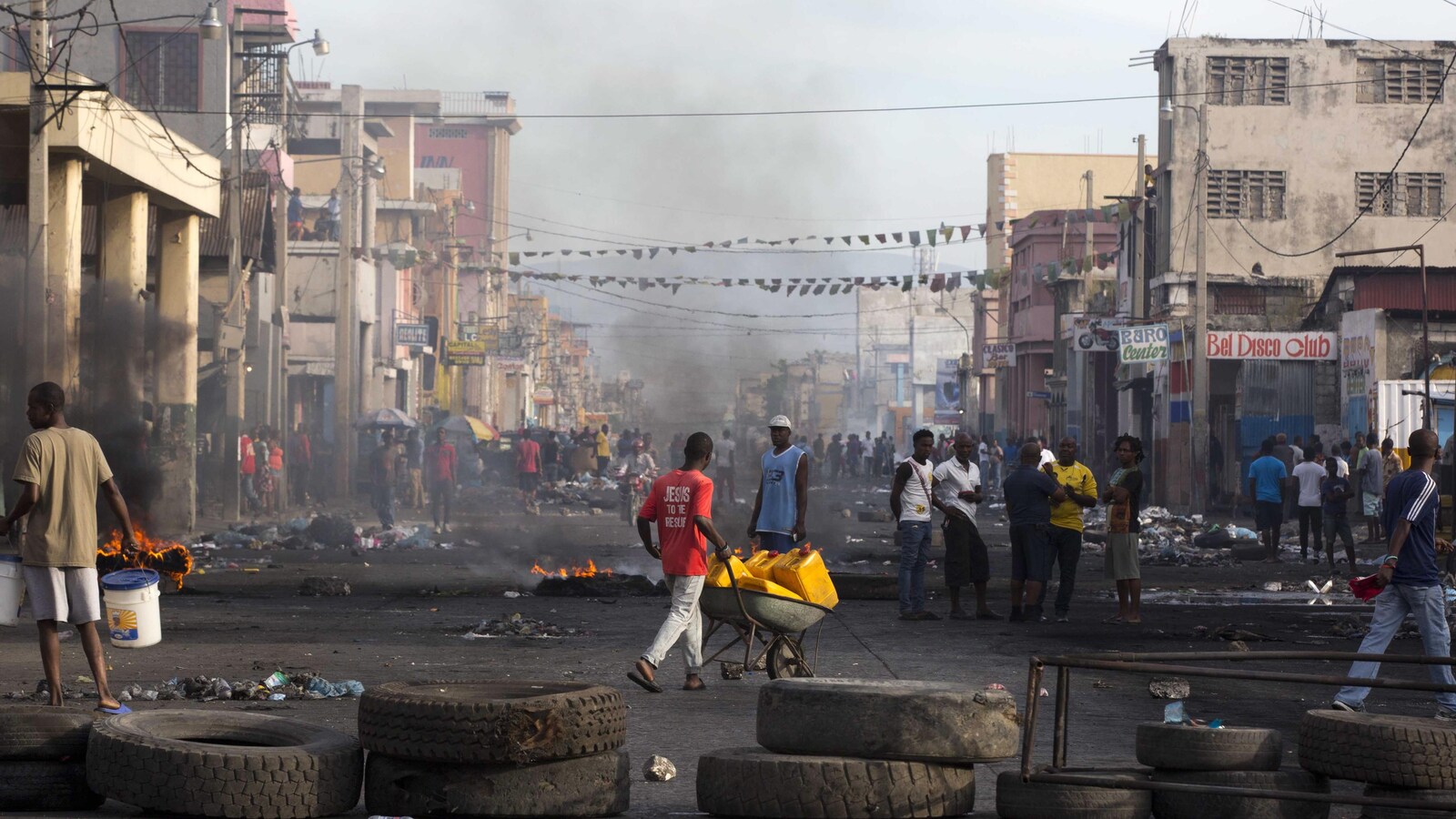 D'ordinaire encombrée d'embouteillages, Port-au-Prince était encore désertée mercredi par ses habitants, dont peu se risquent à sortir dans la rue pour vaquer à leurs activités.
