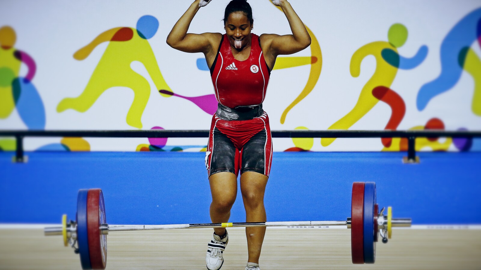 Kristel Ngarlem réagit après avoir tenté de soulever une barre.