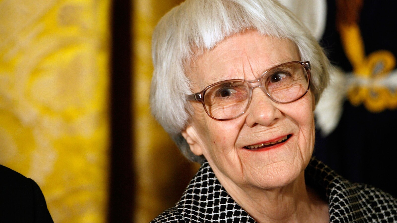 L'auteure Harper Lee sourit.