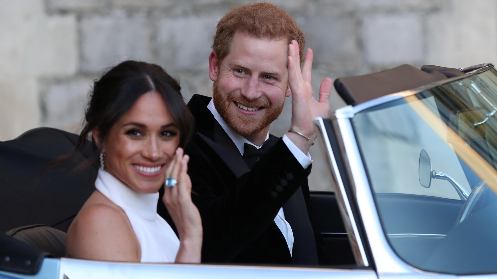 Les nouveaux mariés Meghan Markle et le prince Harry se rendant à une réception organisée par le prince Charles au manoir de Frogmore House