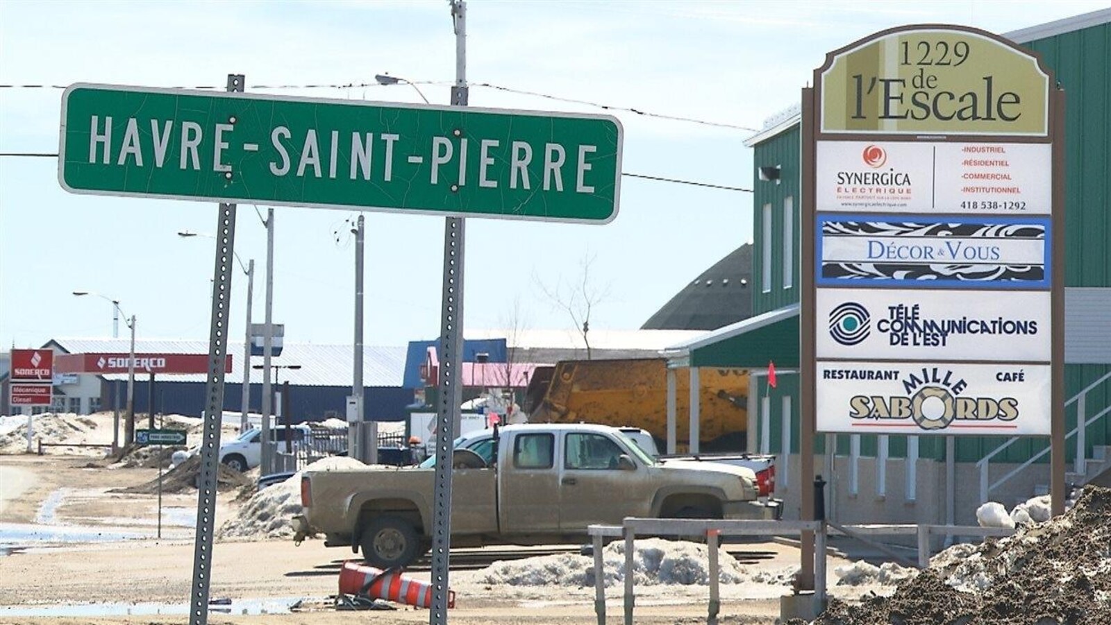 Une pancarte sur laquelle on peut lire Havre-Saint-Pierre.