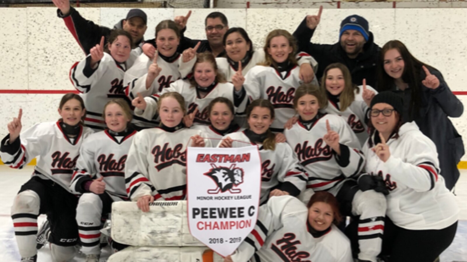 L'équipe féminine des Habs de La Broquerie.