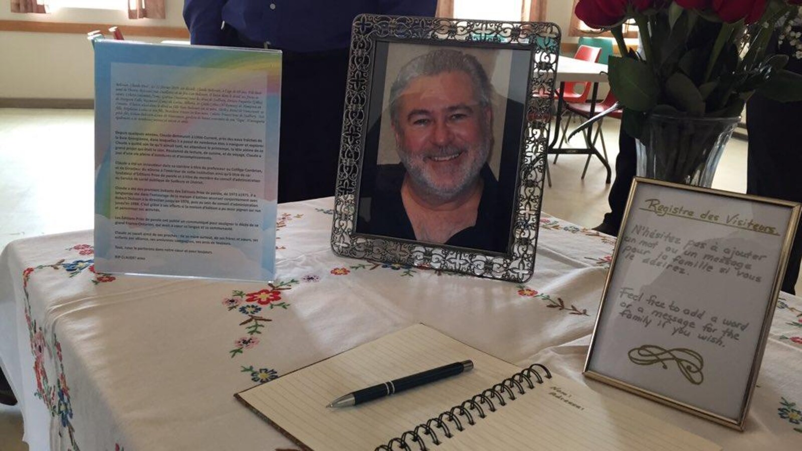 Photo montrant Claude Belcourt qui est devenu le premier éditeur des Éditions Prise de parole en 1973.