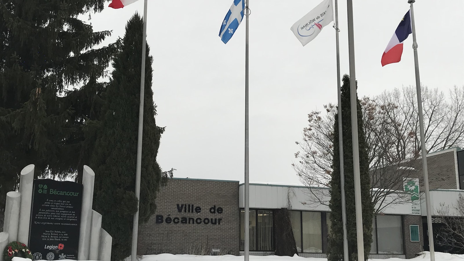 Façade de l'hôtel de ville de Bécancour en hiver