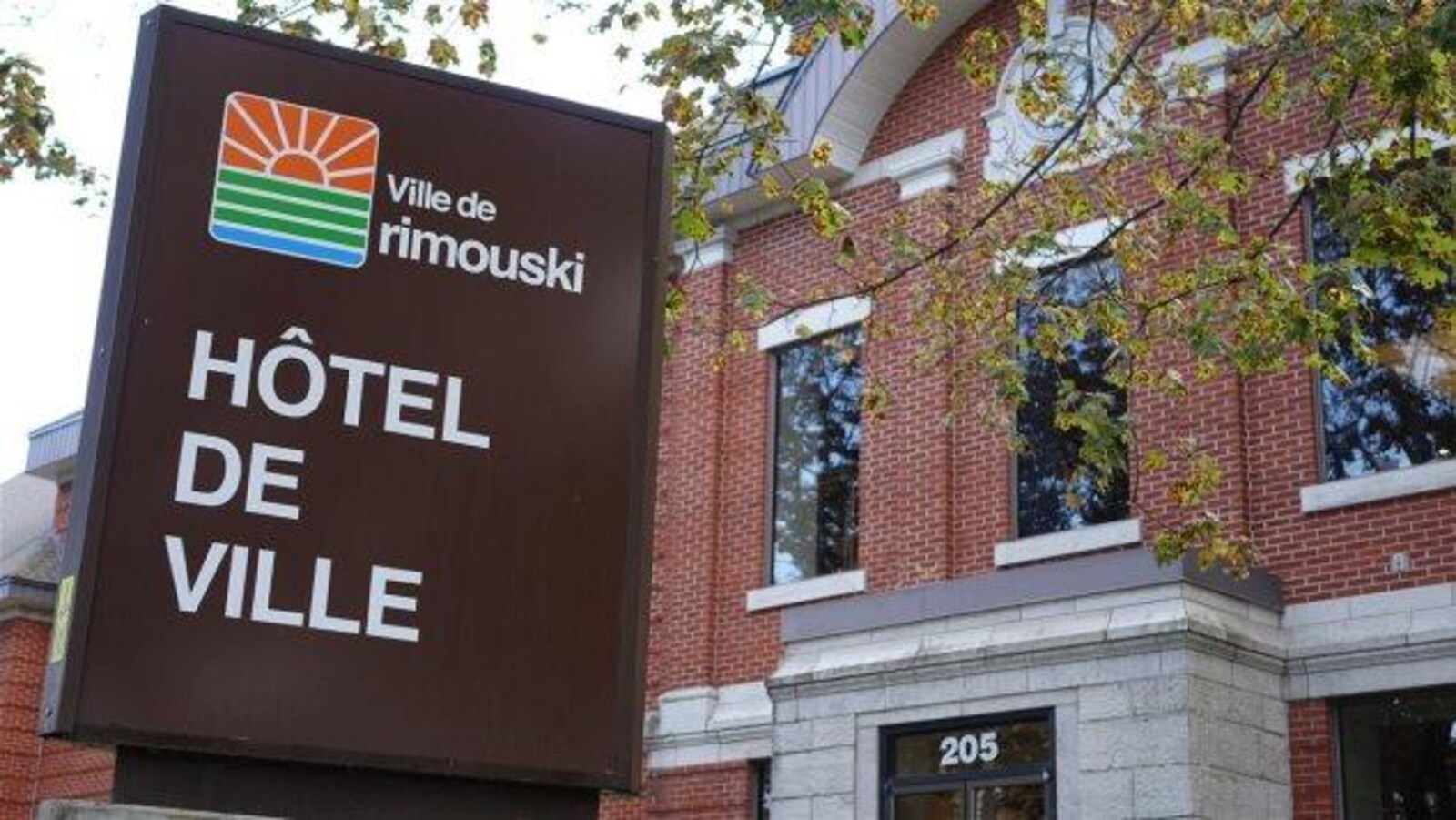 La façade de l'hôtel de ville de Rimouski.