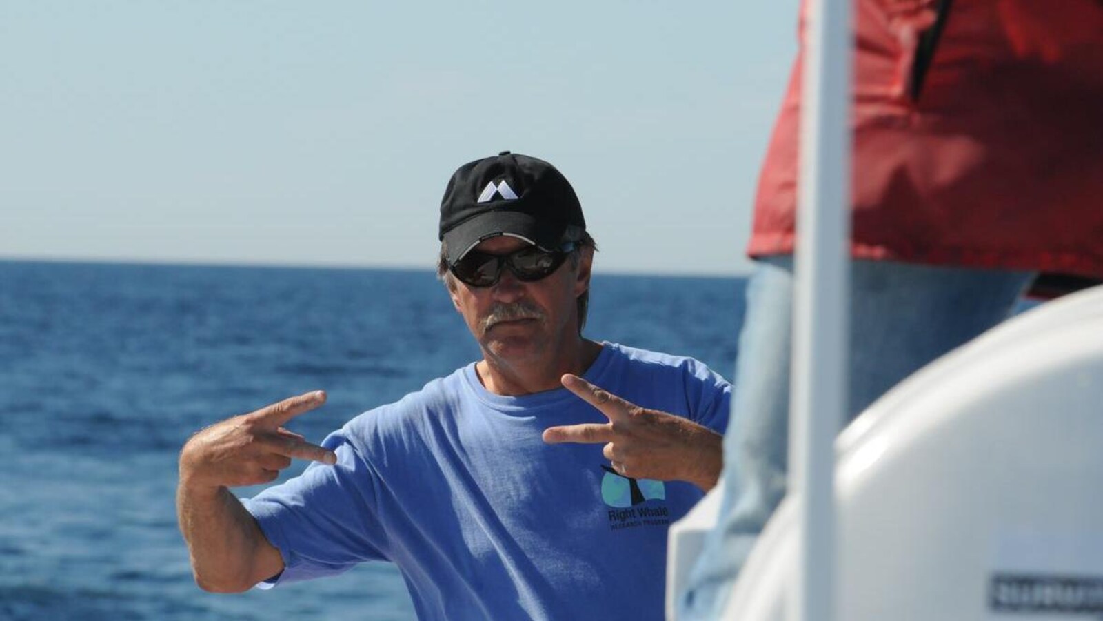 Joe Howlett sur un bateau