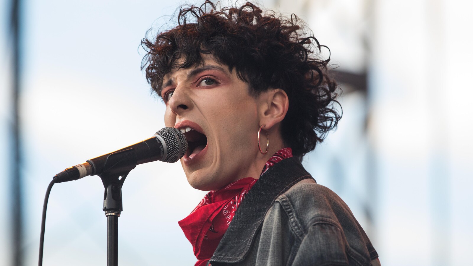 Hubert Lenoir en spectacle à la place d'Youville dans le cadre du Festival d'été de Québec 2018.