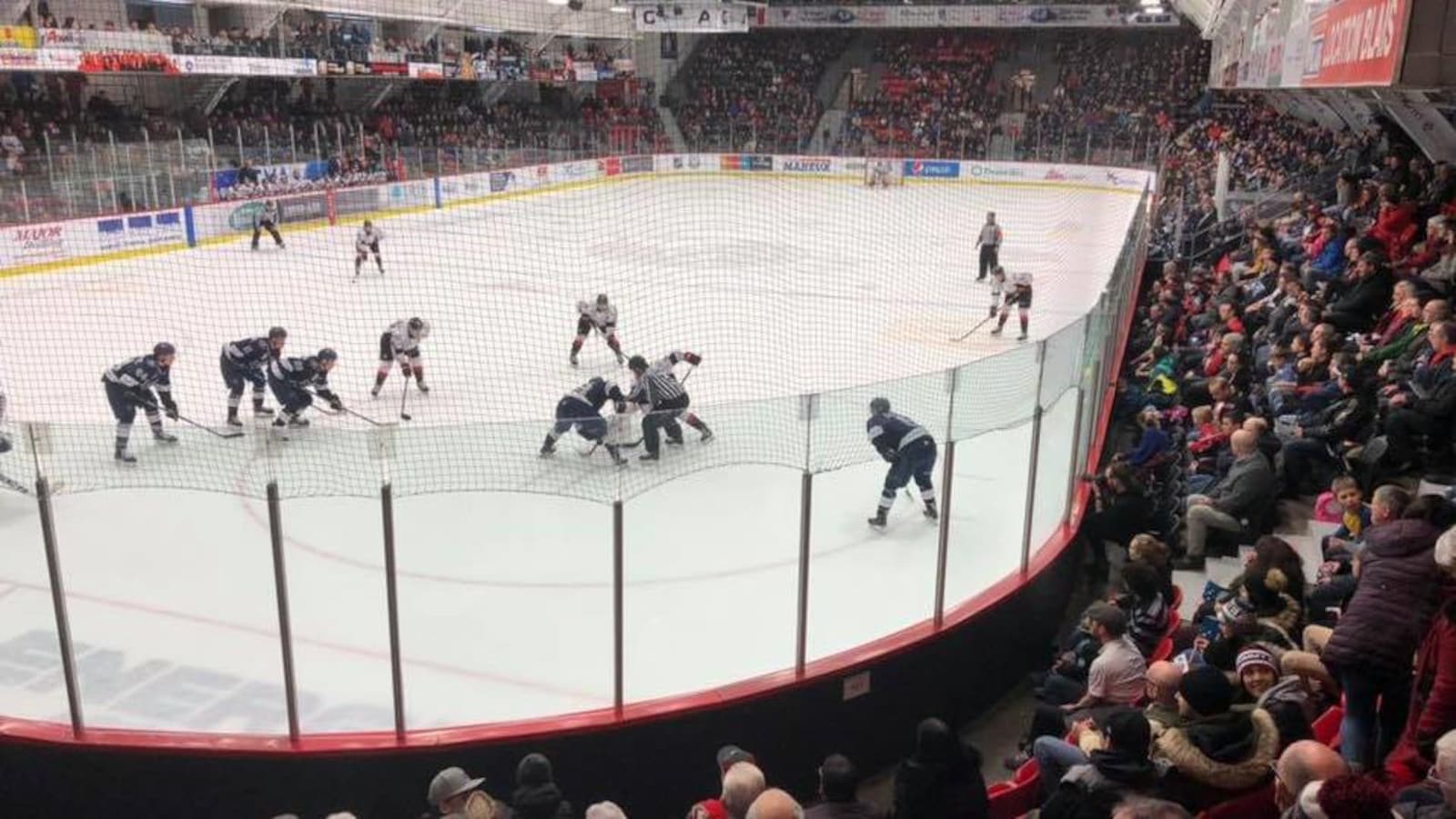 Plus de 3000 spectateurs ont assisté à Rouyn-Noranda à la victoire de 5 à 1 des Huskies contre l'Océanic de Rimouski.