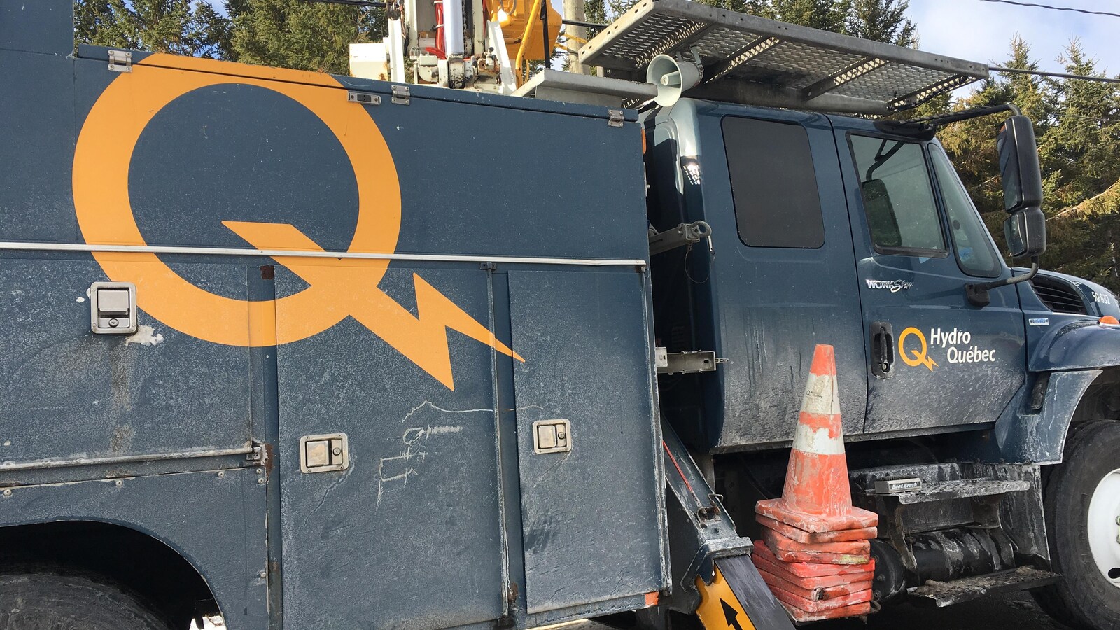 Un camion d'Hydro-Québec.