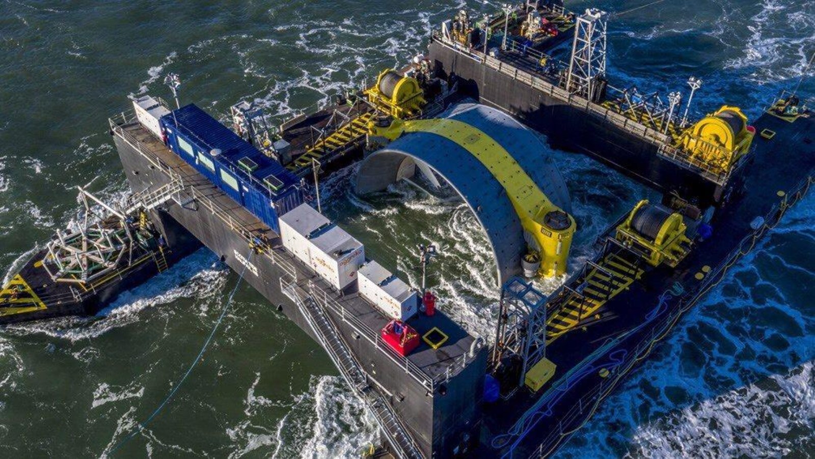 Cette hydrolienne géante a été déposée au fond du bassin des Mines près de Parrsboro, en N.-É., le 7 novembre.