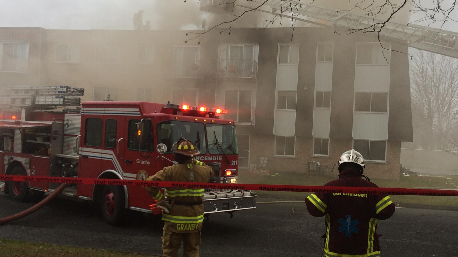Incendie majeur dans un immeuble de 18 logements à Granby ICI.Radio