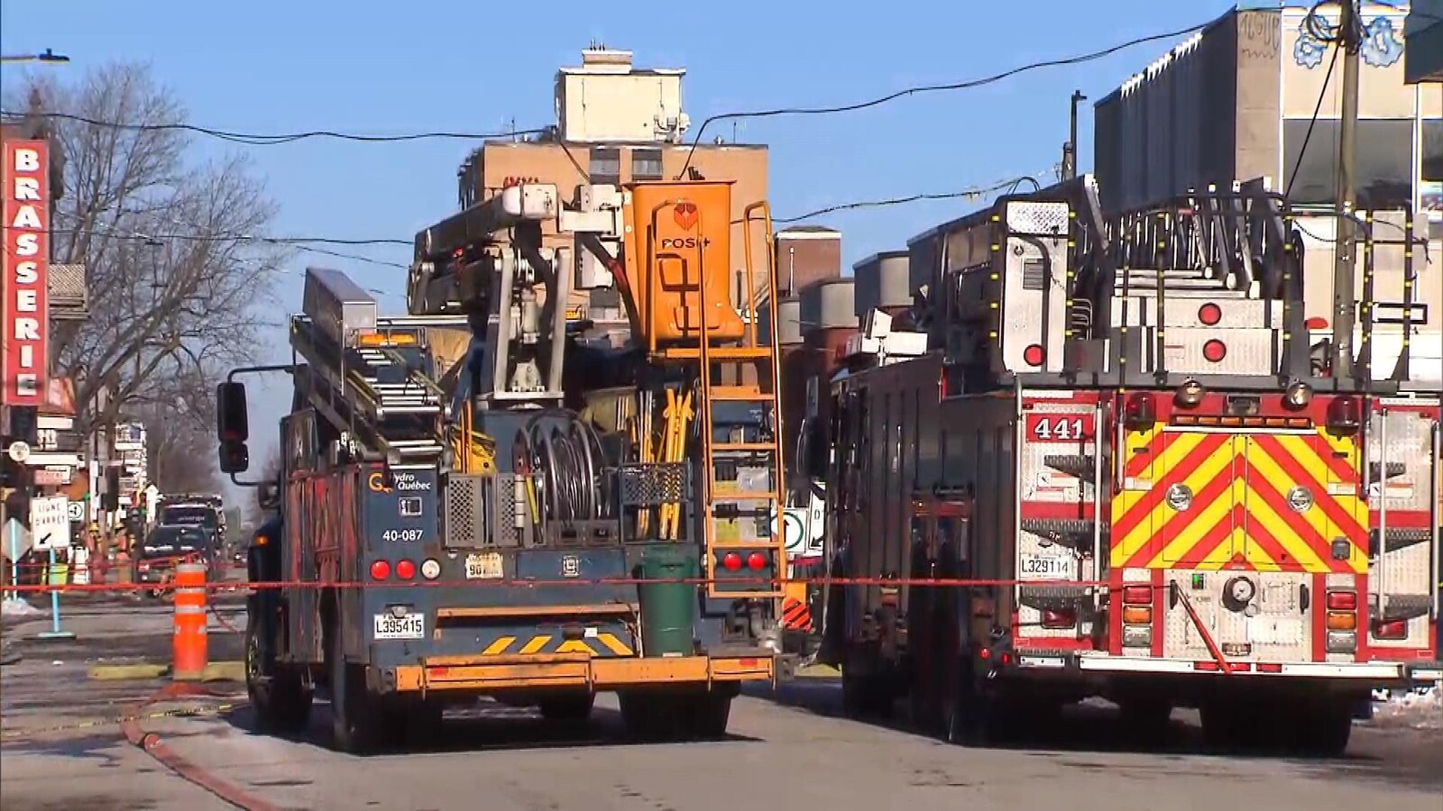 Un camion d'Hydro-Québec et un camion de pompier