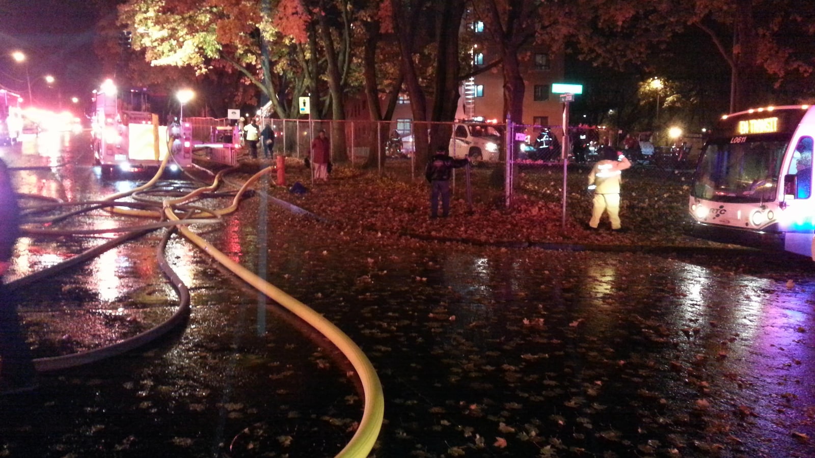 Un périmètre de sécurité lors d'un incendie sur la rue Joncas à Québec