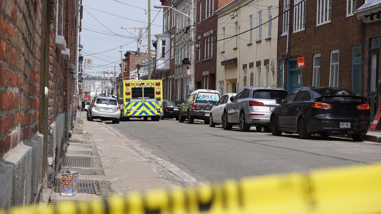 Une ambulance sur la rue Saint-Olivier.