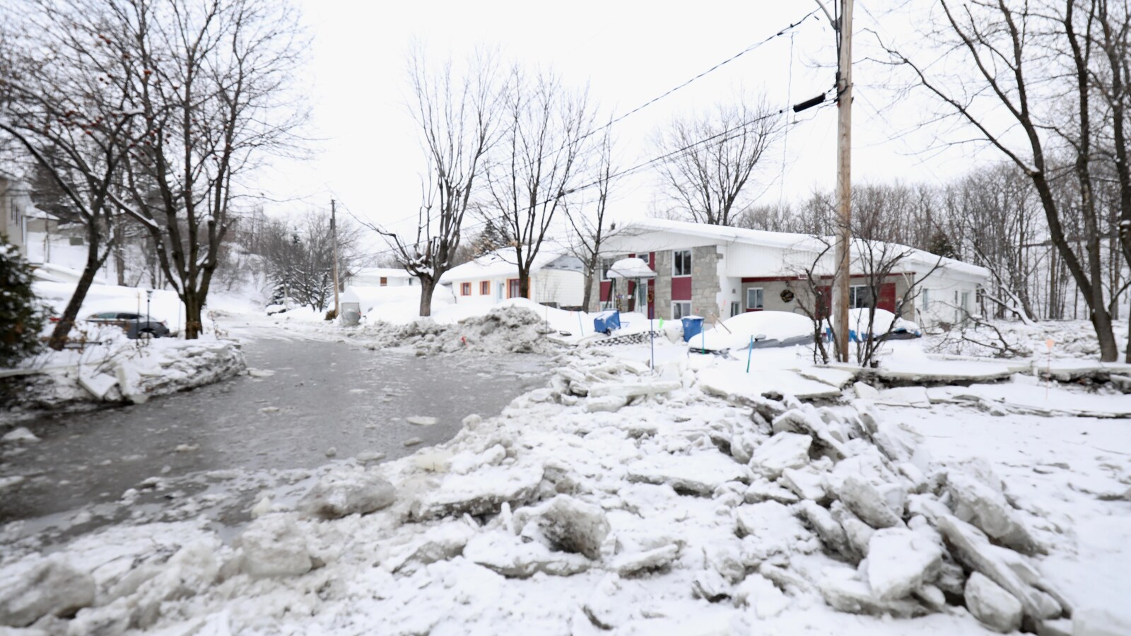 Rivière Saint-Charles et amoncellement de glace