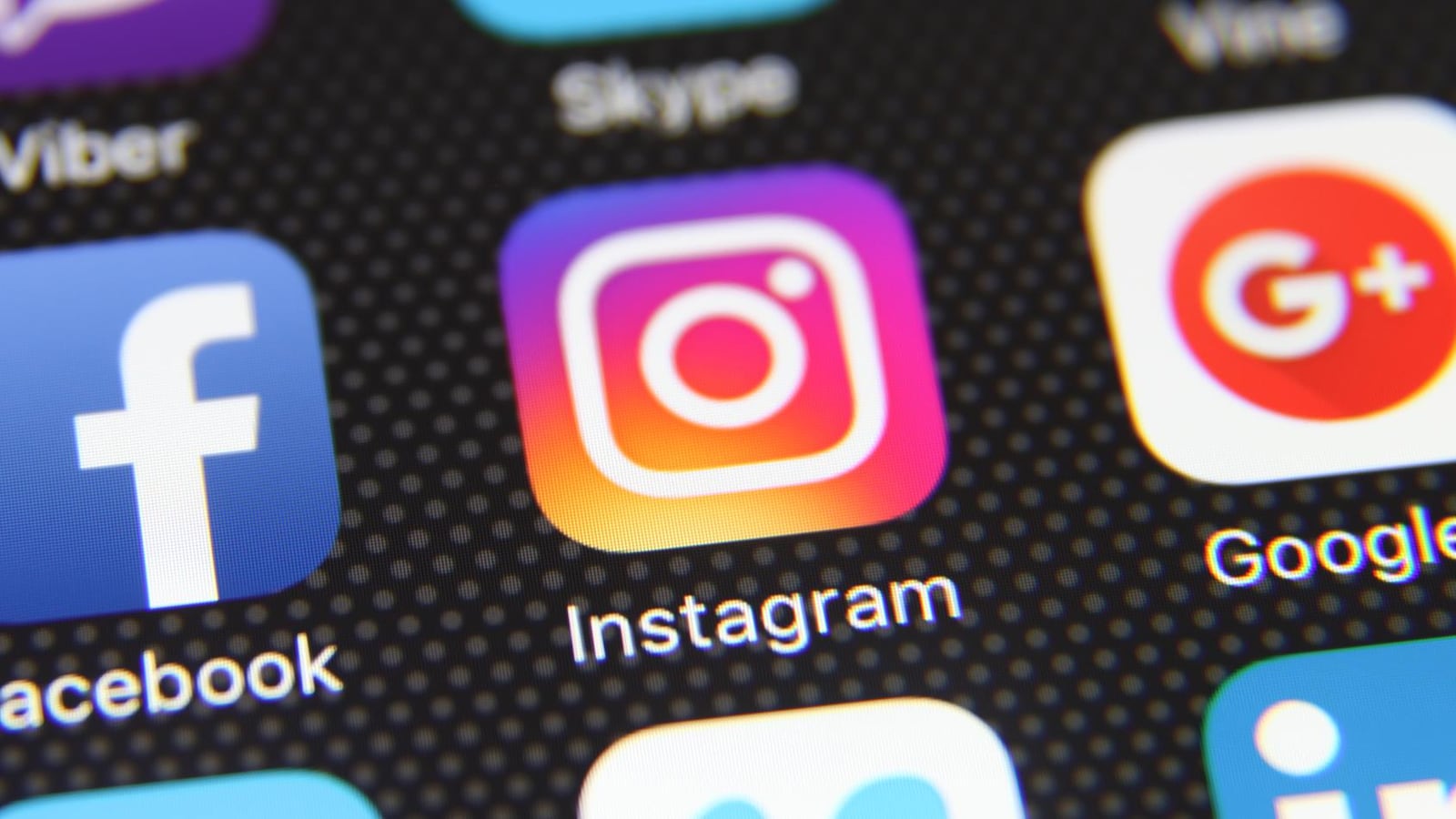 Un écran de téléphone affichant le logo d'Instagram.