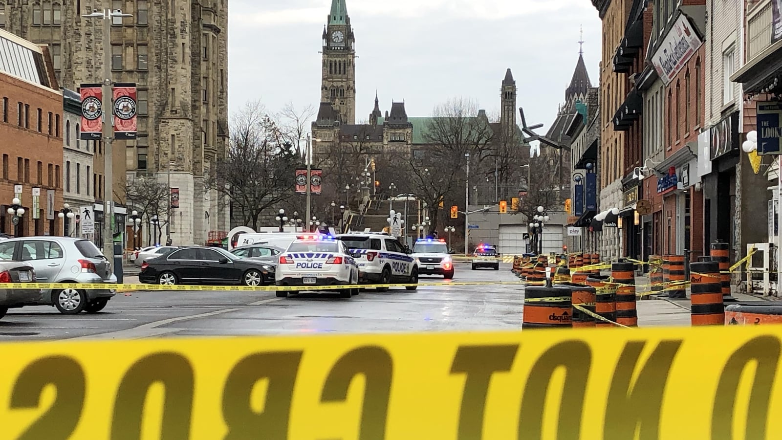 Un périmètre de sécurité dans le marché By à Ottawa.