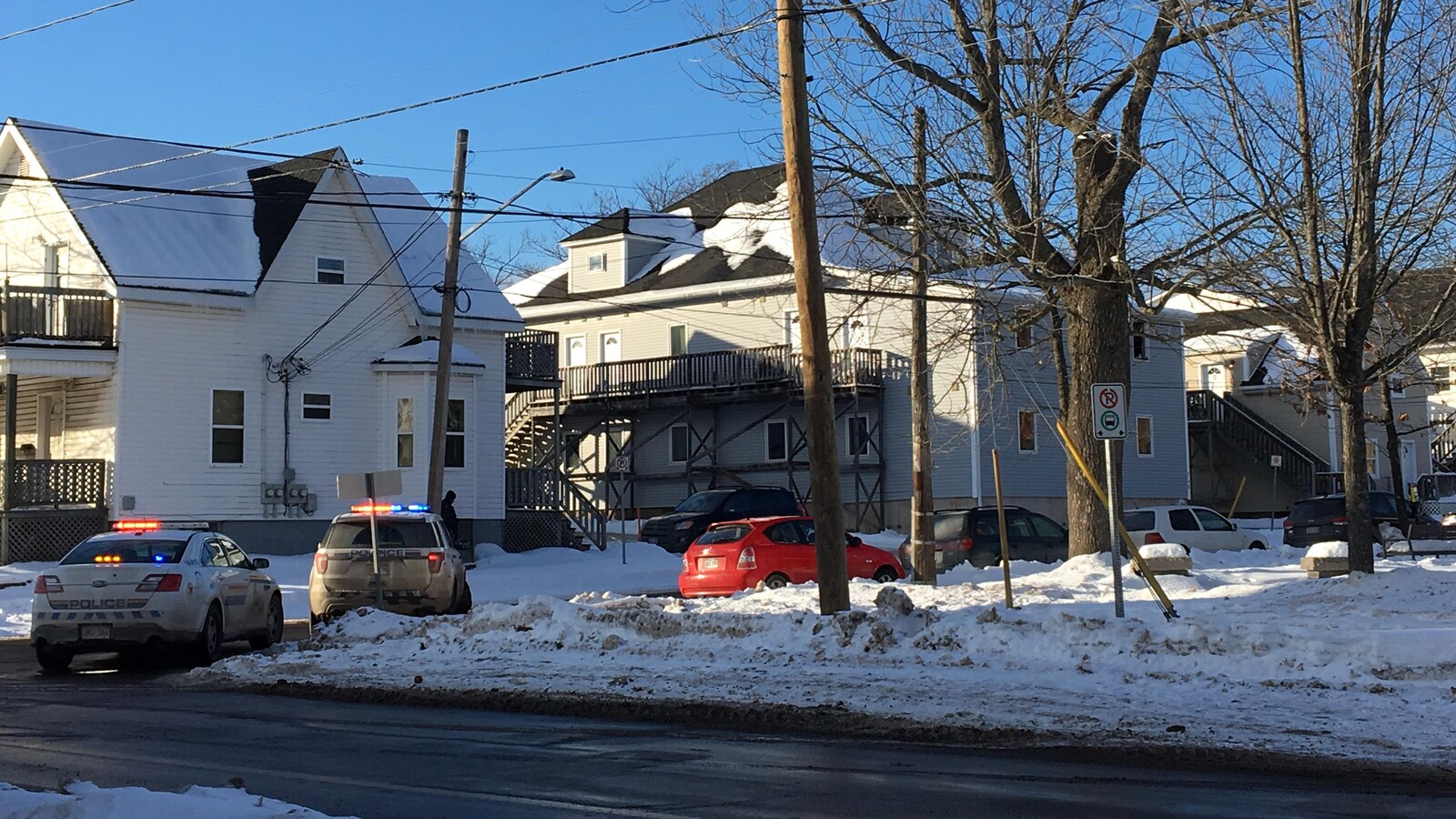 Une photo d'ensemble de la rue où sont intervenus les policiers.