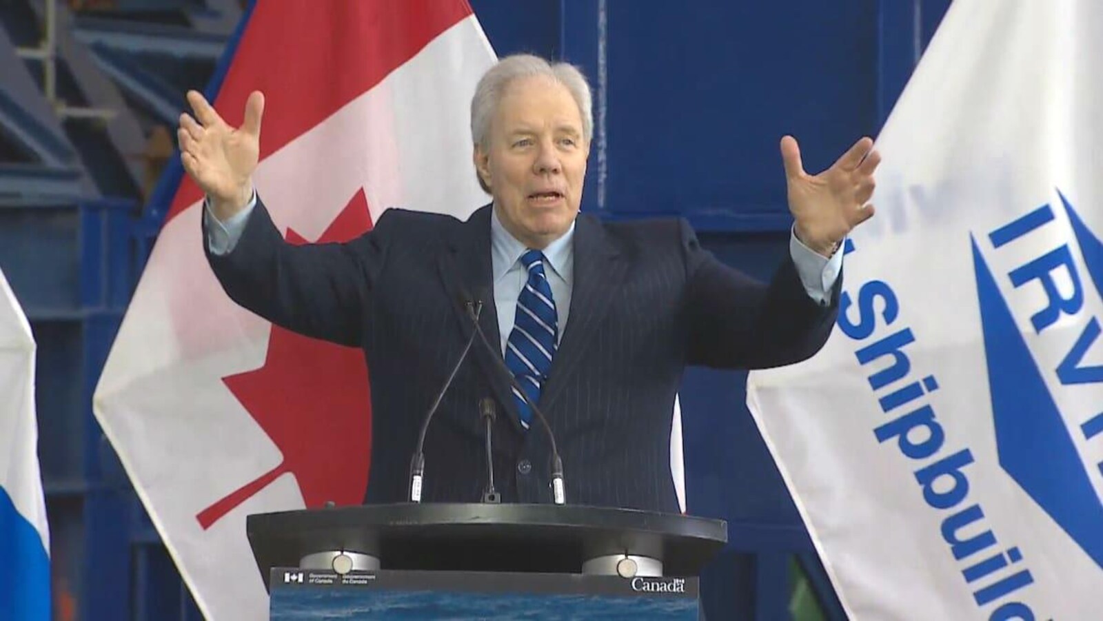 Jim Irving donne une conférence de presse
