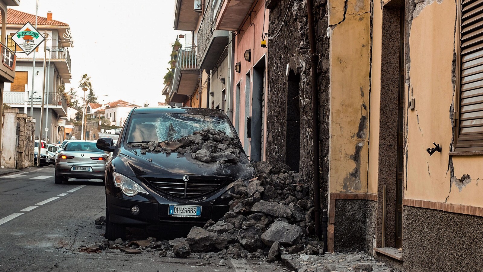 L'éruption de l'Etna provoque un séisme en Sicile ICI RadioCanada.ca