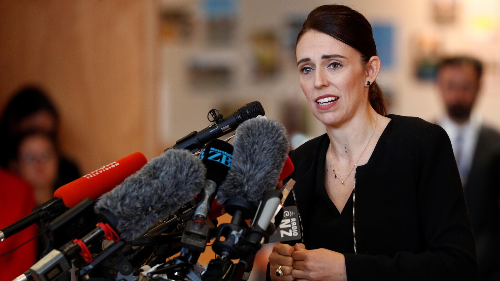 La première ministre de Nouvelle-Zélande Jacinda Ardern s'adresse aux médias