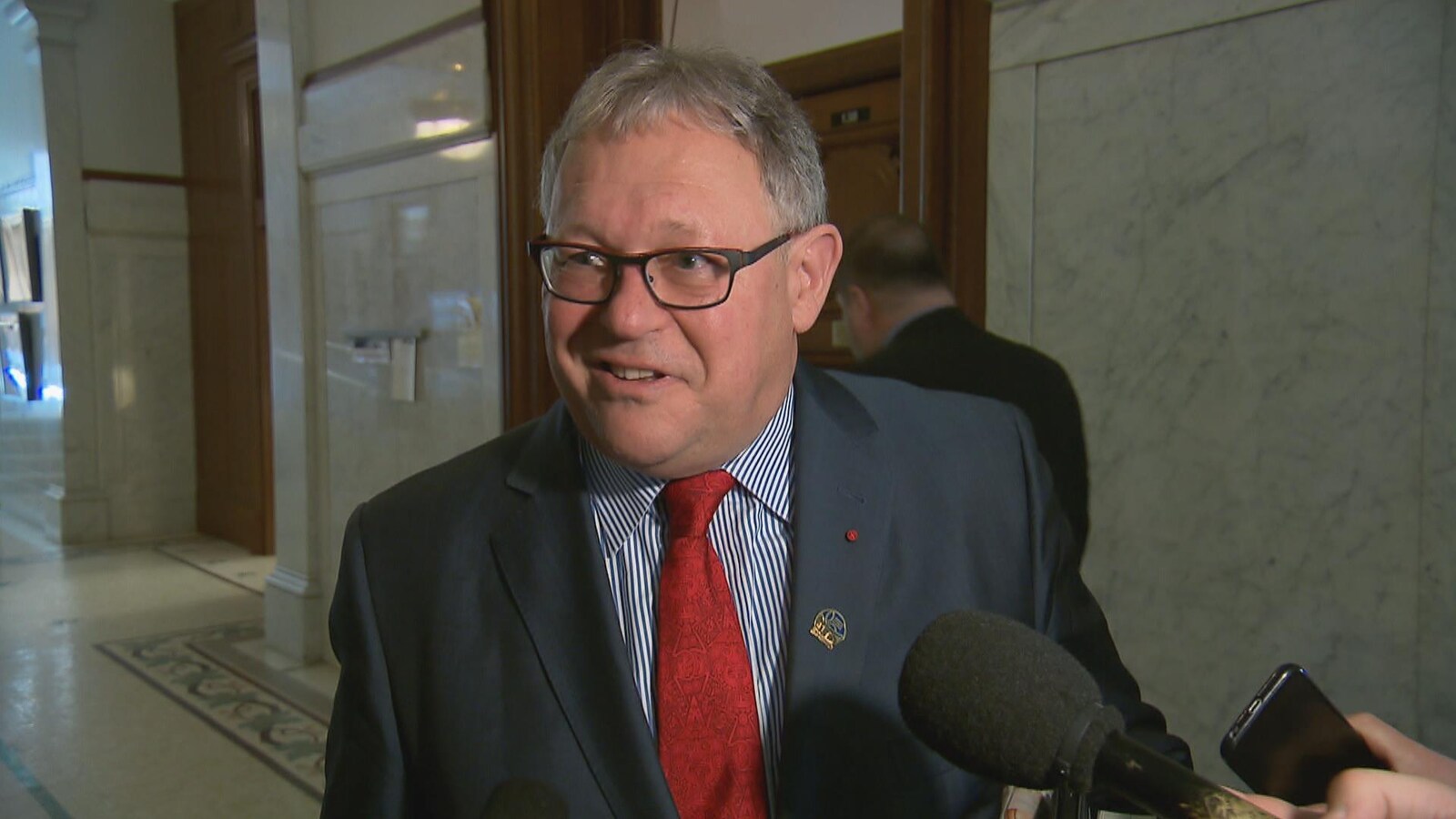 Le président de l'Assemblée nationale du Québec, Jacques Chagnon, ne voit pas d'enjeu à laisser confidentielles les dépenses en bouteilles de vin lors de missions parlementaires à l'étranger.