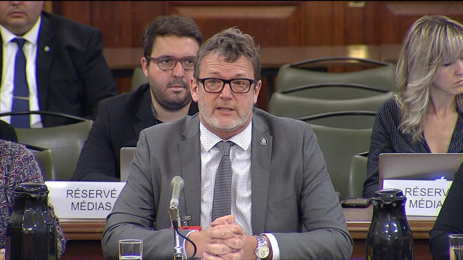 Jacques Létourneau s'exprime lors des consultations.