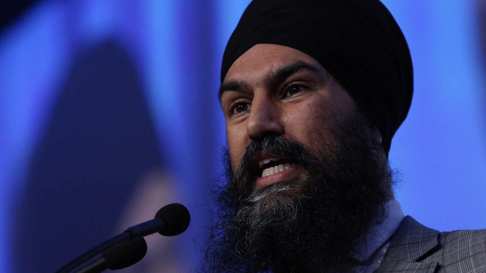 Jagmeet Singh s’adressant aux délégués et partisans lors du congrès du NPD de la Colombie-Britannique
