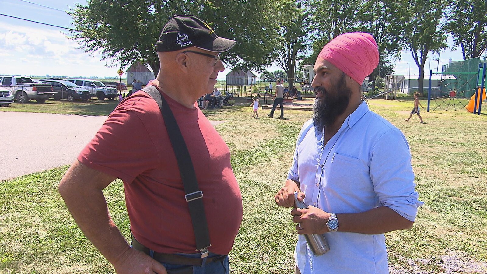 Jagmeet Singh rencontre des électeurs de Trois-Rivières.