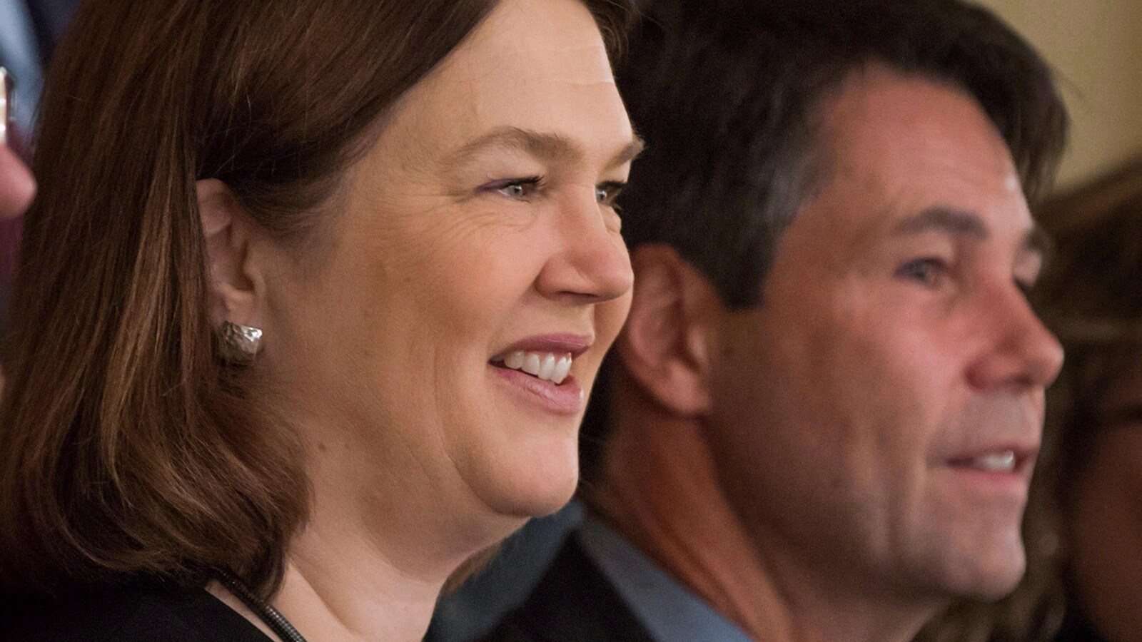 La ministre fédérale de la Santé, Jane Philpott, préside une conférence nationale sur les opioïdes en compagnie du ministre ontarien de la Santé, Eric Hoskin.