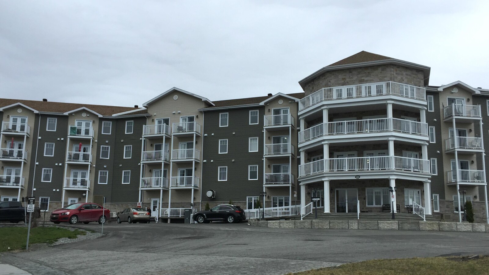 Un immeuble contenant plusieurs logements.