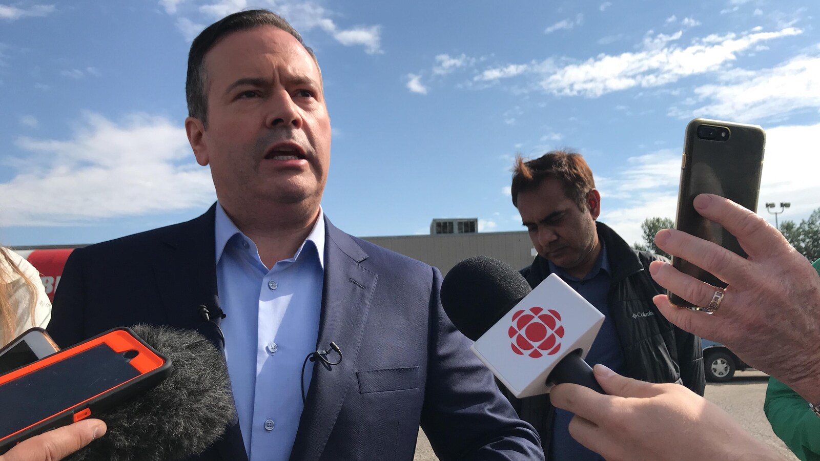 Jason Kenney en point de presse